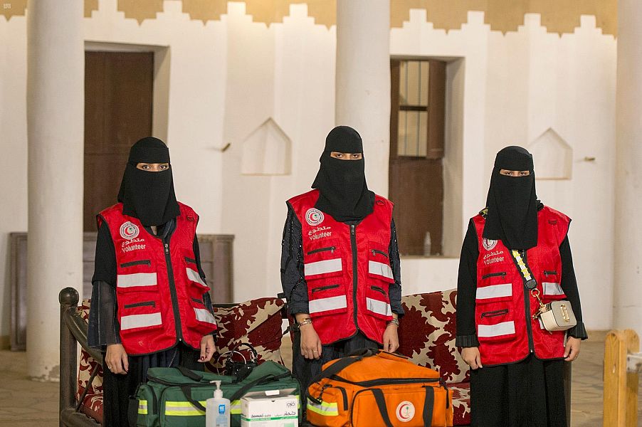 الهلال الأحمر يشارك في فعاليات اليوم العالمي لكبار السن بعنيزة