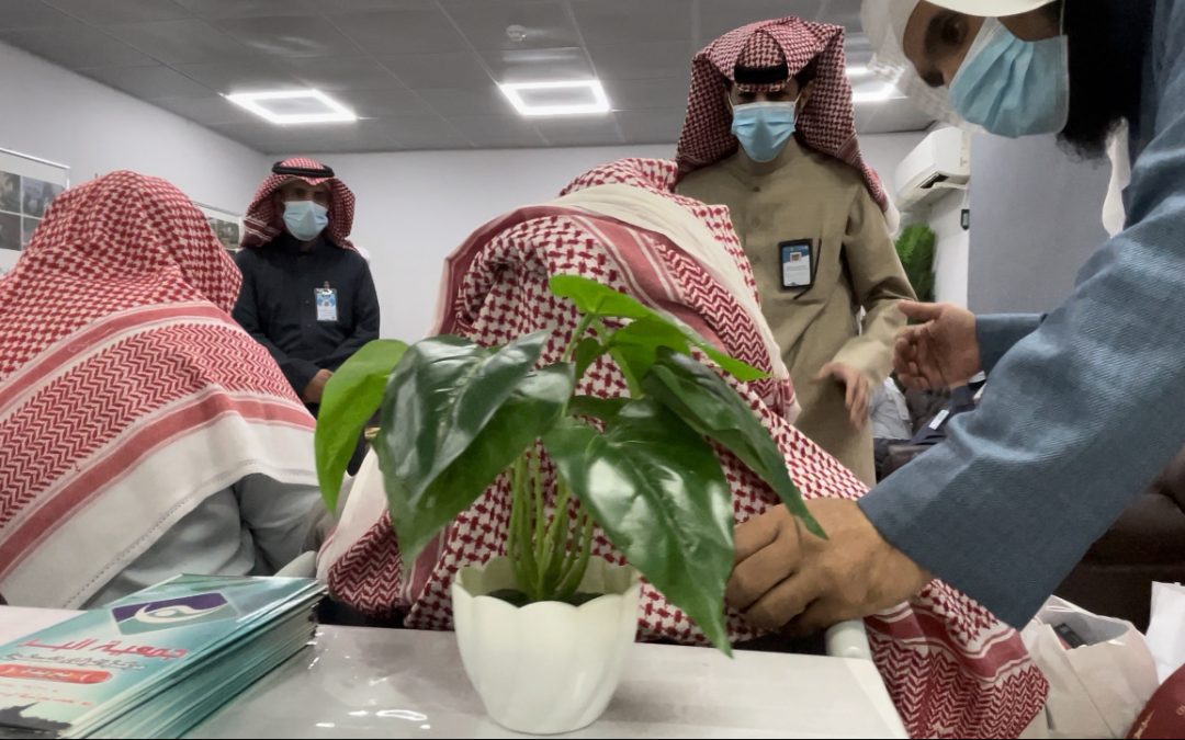 مستشفى بريدة المركزي يحتفي بكبار السن بالتعاون مع جمعية واحة الوفاء لمساندة كبار السن