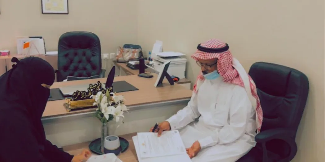 توقيع اتفاقية تعاون بين جمعية واحة الوفاء بعنيزة ومكتب محاماة